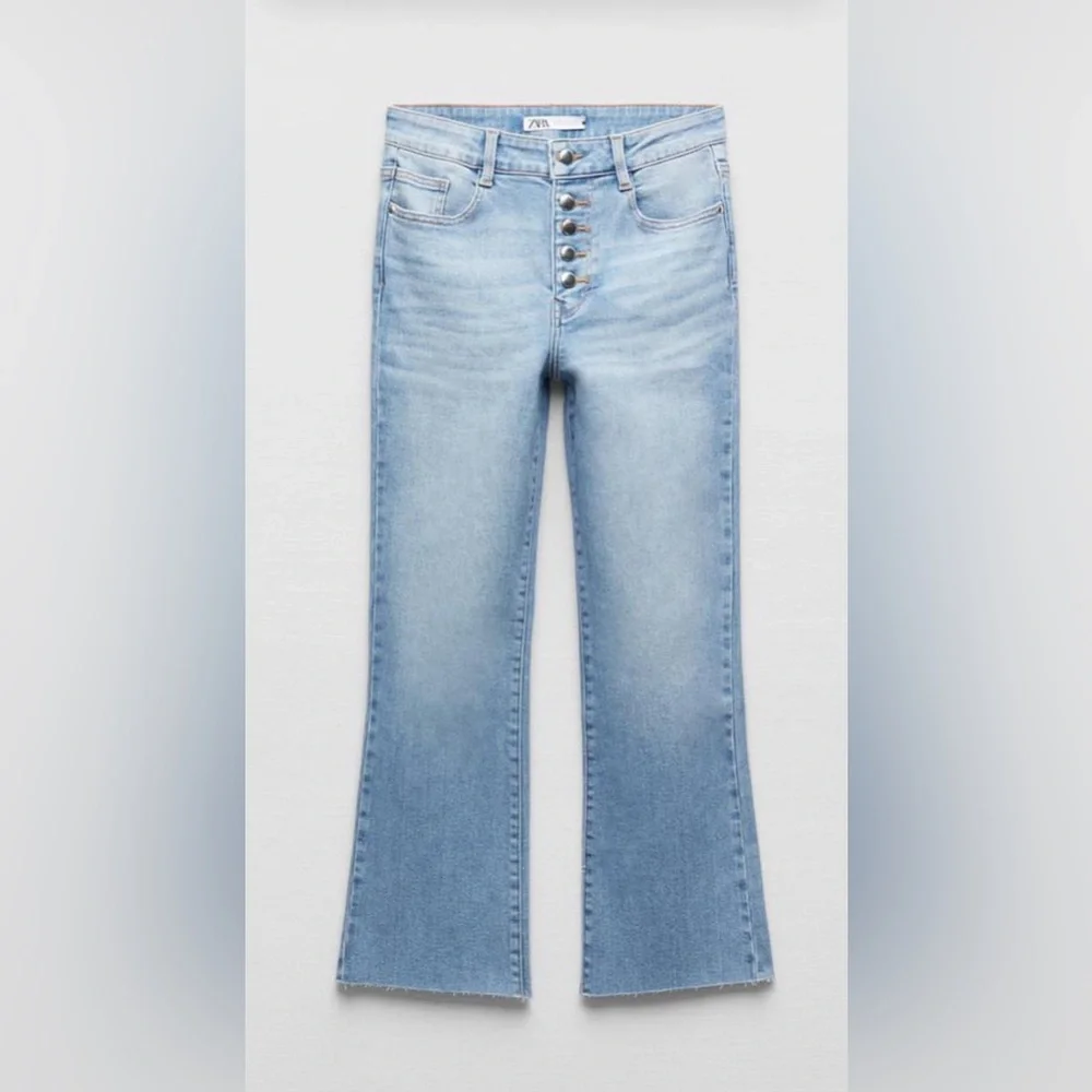Zara Light Blue Buttoned Mini Flare Jeans